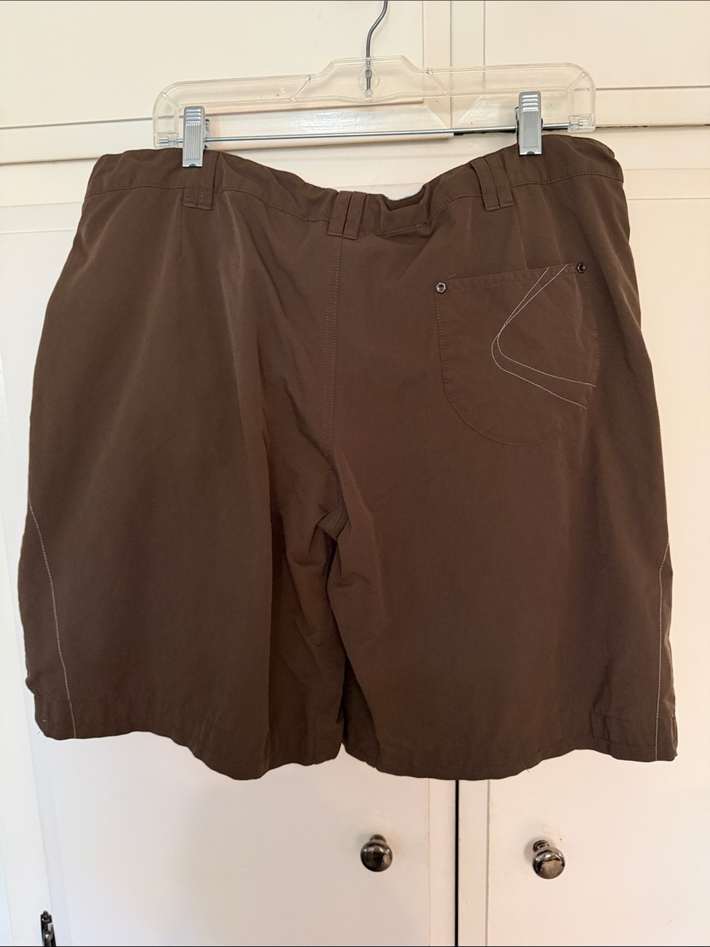 Mountain Hardwear Women's Brown Athletic Shorts with Blue Waistband - Picture 11 of 13